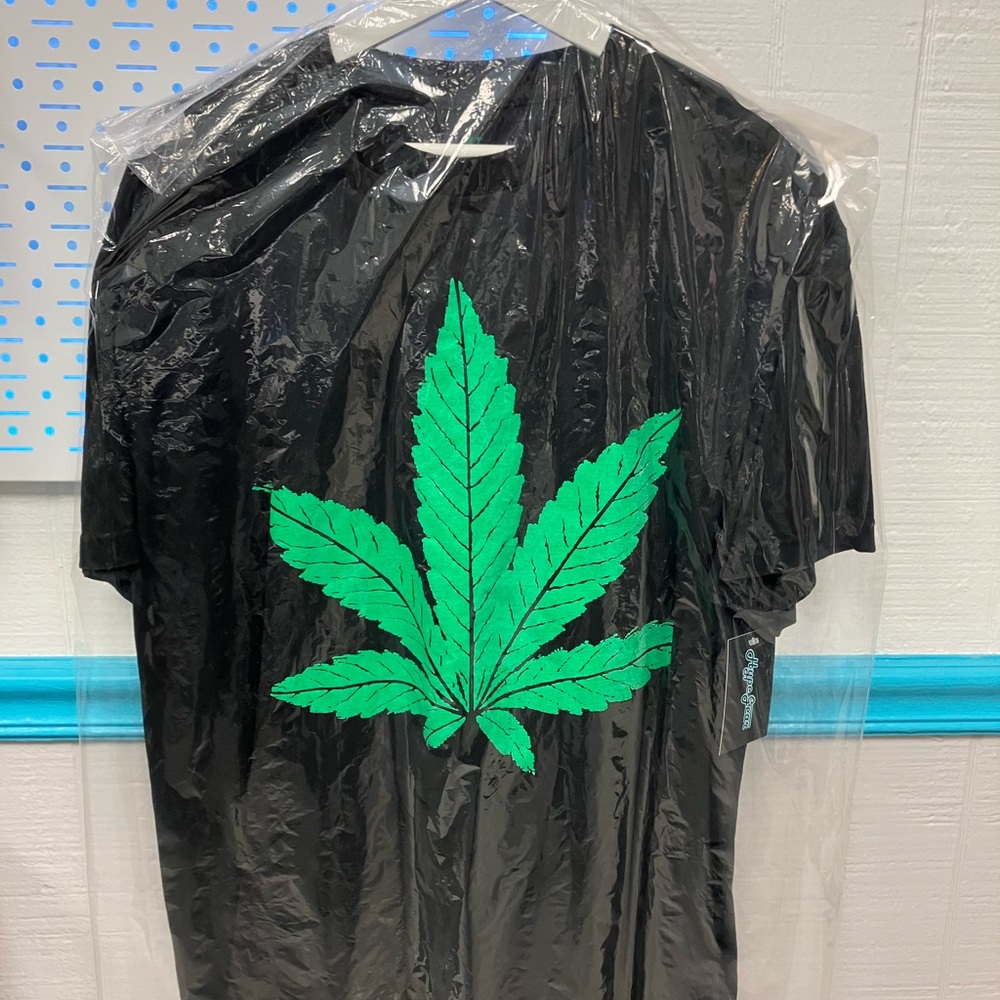 VLONE 420 MELROSE BLACk 
SMONT SLEEVE T SmIRT